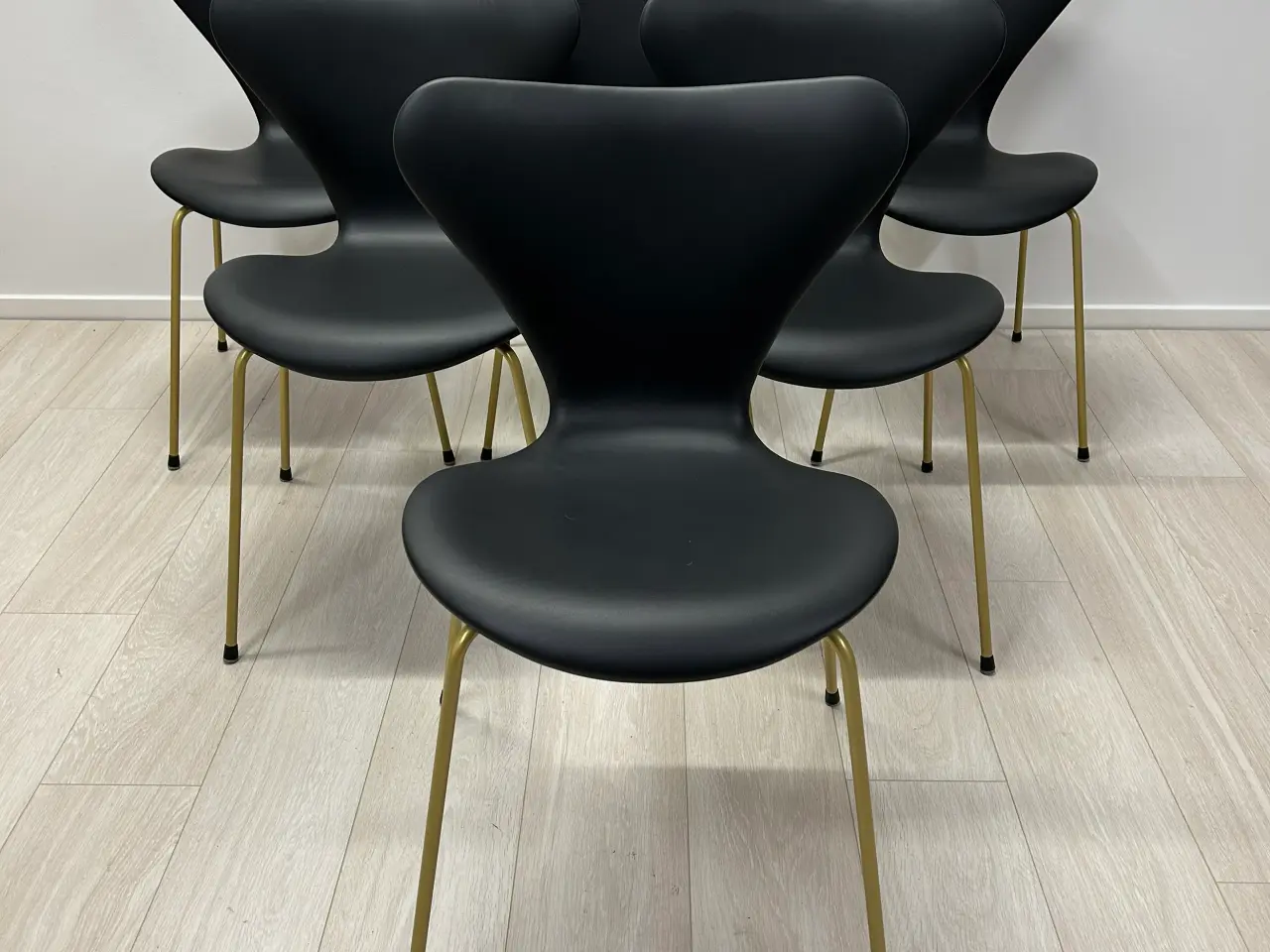 Billede 1 - FH 3107 Nypolstrede Syverstole af Arne Jacobsen
