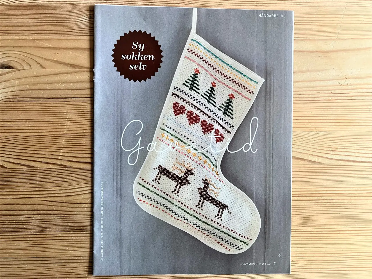 Billede 12 - Smuk hæklet juledug, julebroderier m.m.
