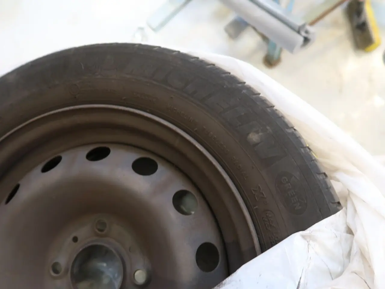 Billede 3 - 4 stk. fælge med dæk MICHELIN 175/65R14