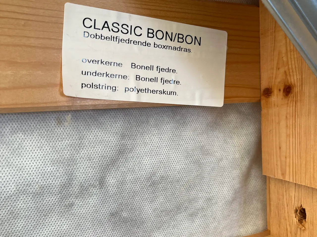 Billede 5 - 2 enkelt senge. Box madras 200x90 cm Pris for 2.