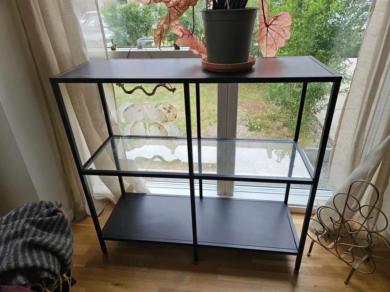 Billede 1 - Reol med glashylde