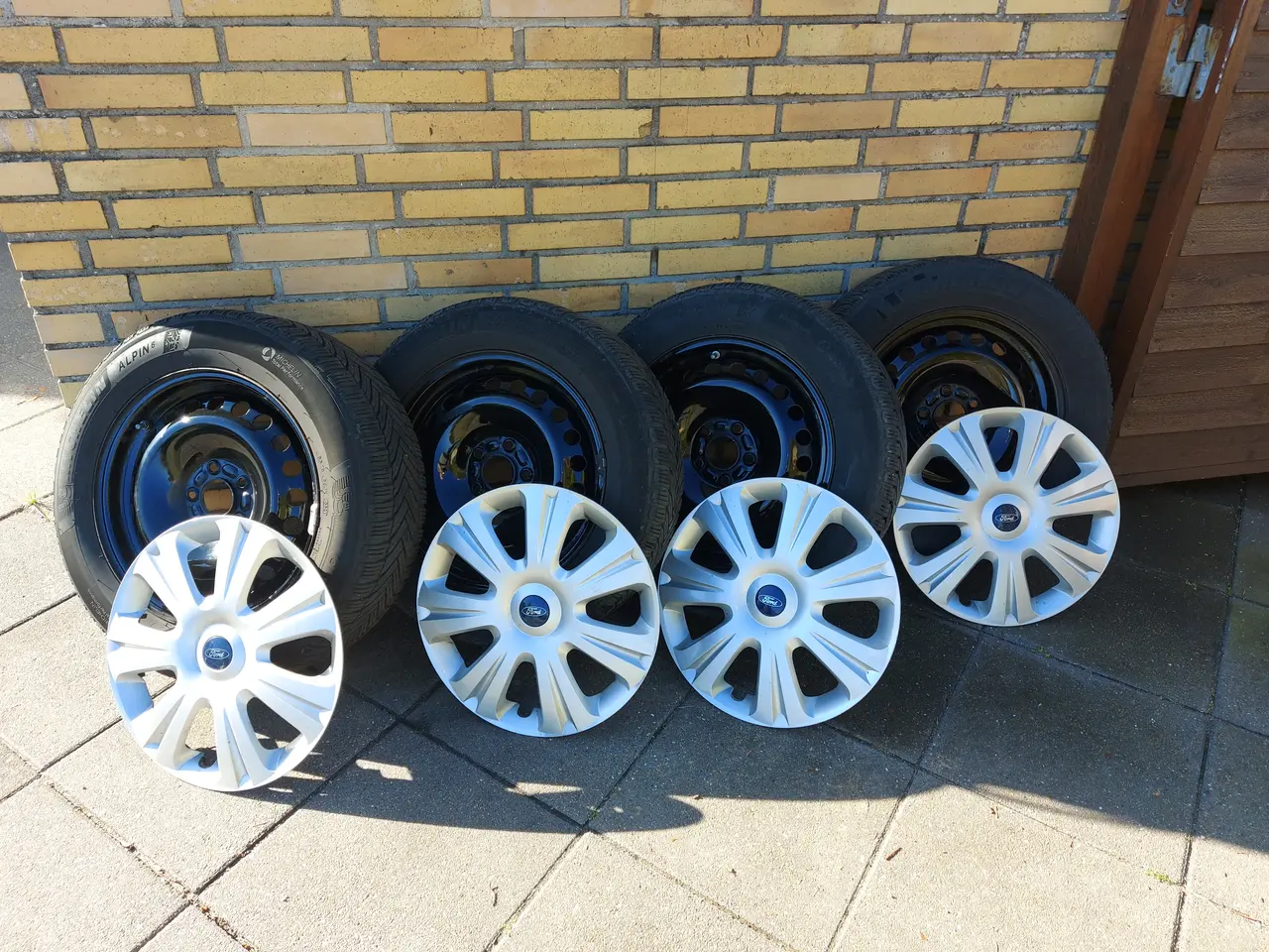 Billede 1 - Michelin vinterdæk på stålfælge m/Ford hjulkapsler