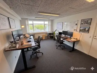 Kontorlejemål på 33 m² med eget køkken og toilet