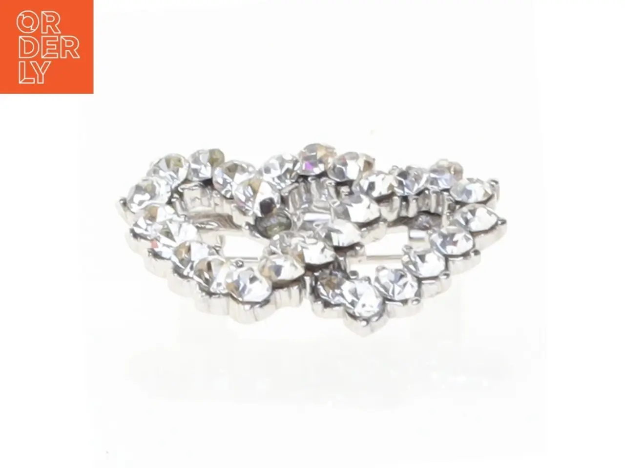 Billede 2 - Sølvfarvet broche med strass (str. 2,5 cm)