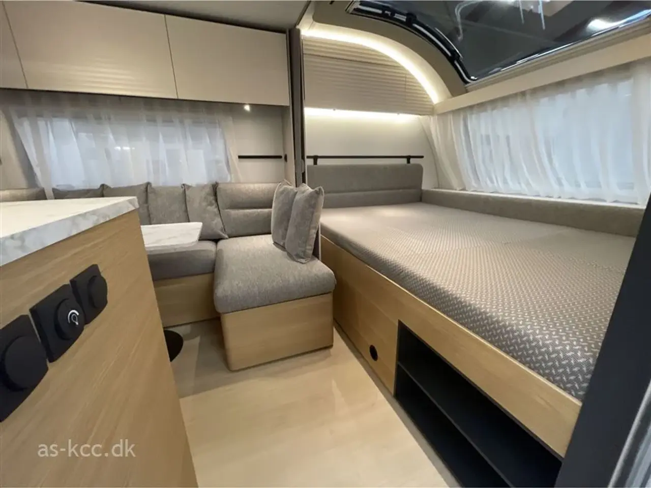 Billede 3 - 2026 - Adria Adora 573 PT   Adria Adora 573 PT Nyhed årg. 2026  6/7 sovepladser. 2000 kg totalvægt kan vejes ned. Vario gasvarme.