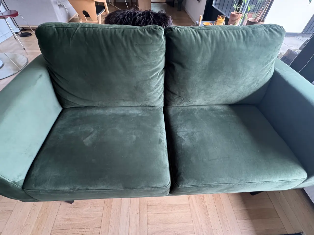 Billede 2 - 2 Pers. Lækker grøn velour sofa