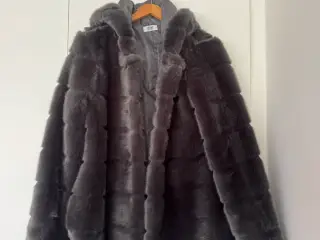 Fake fur pelsjakke sælges