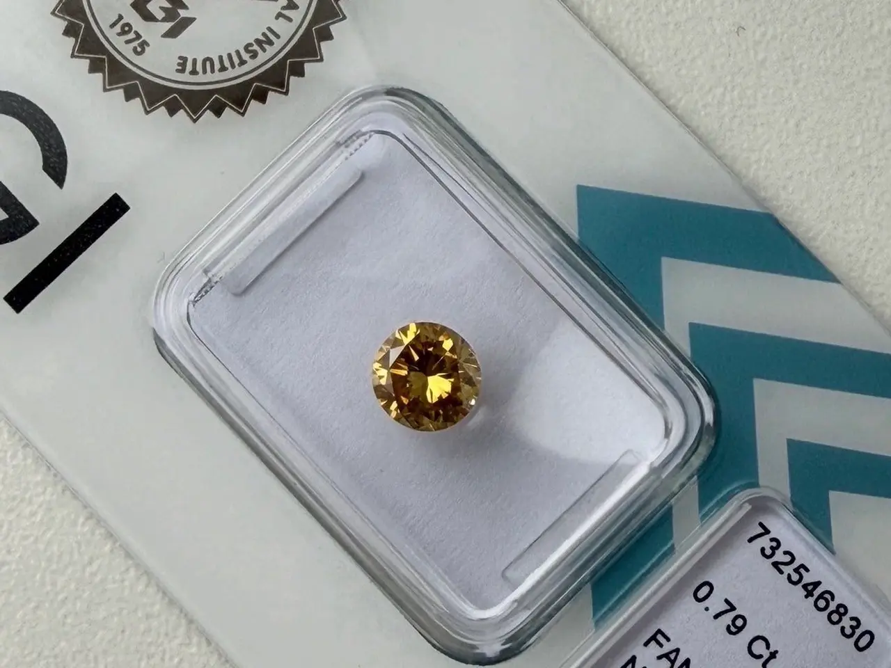 Billede 2 - Diamant 0,79ct - Fancy intense orangy yellow - SI2