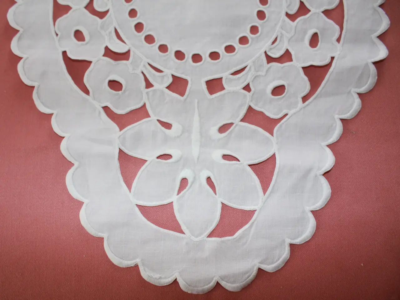 Billede 4 - Broderet løber, 30 x 146 cm