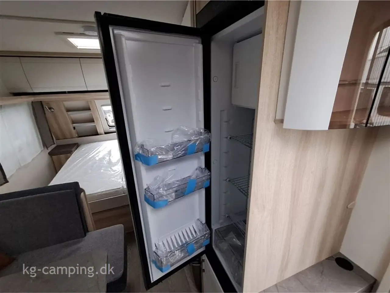 Billede 10 - 2026 - Hobby De Luxe 460 SFf   Kampagnemodel DK LINE fra HOBBY med fritstående dobbeltseng - kan nedvejes til 1350 kg.