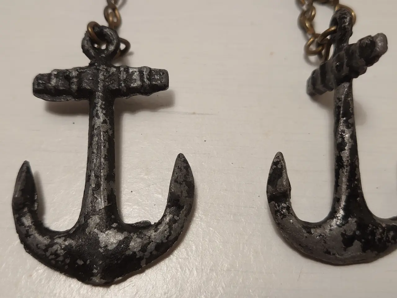 Billede 3 - 6stk gamle ankre i tin/bly med kæder. H 4,5-6cm