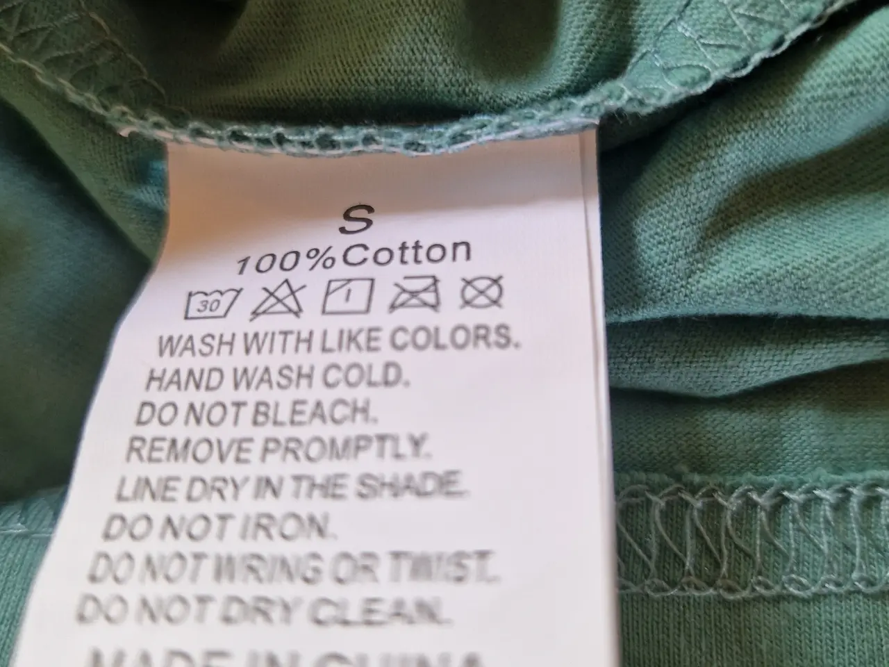 Billede 2 - Grøn T-shirt i bomuld str S med print.Brugt 1 gang