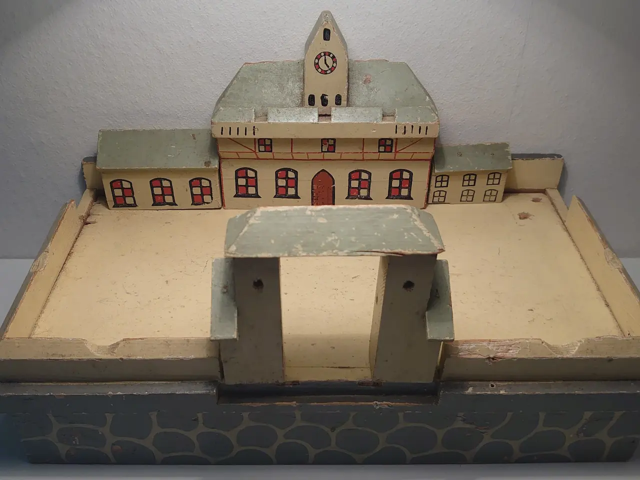 Billede 1 - Fængselslegetøj: Træborg antagelig fra 1950´erne.