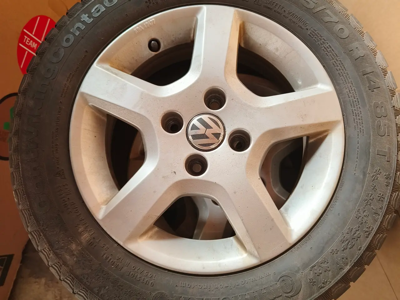 Billede 1 - 4 alufælge med vinterdæk til VW Up – 14 tommer