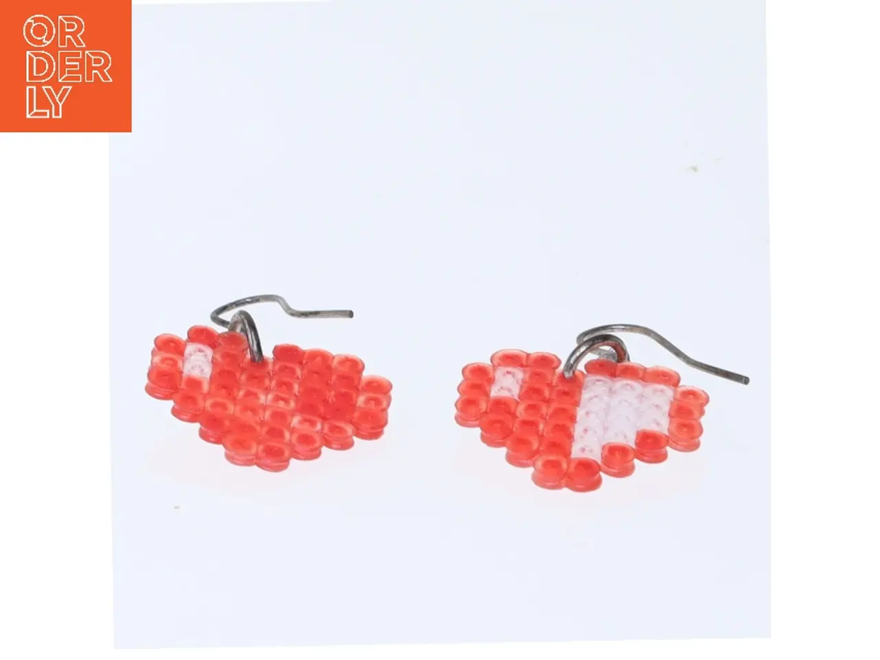 Billede 2 - Hjerteøreringe i røde perler 35 mm (str. 35 mm)