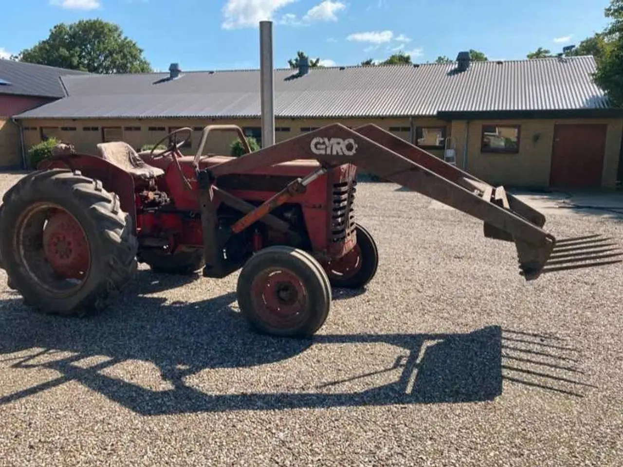 Billede 1 - Traktor IH 275 årgang 1965