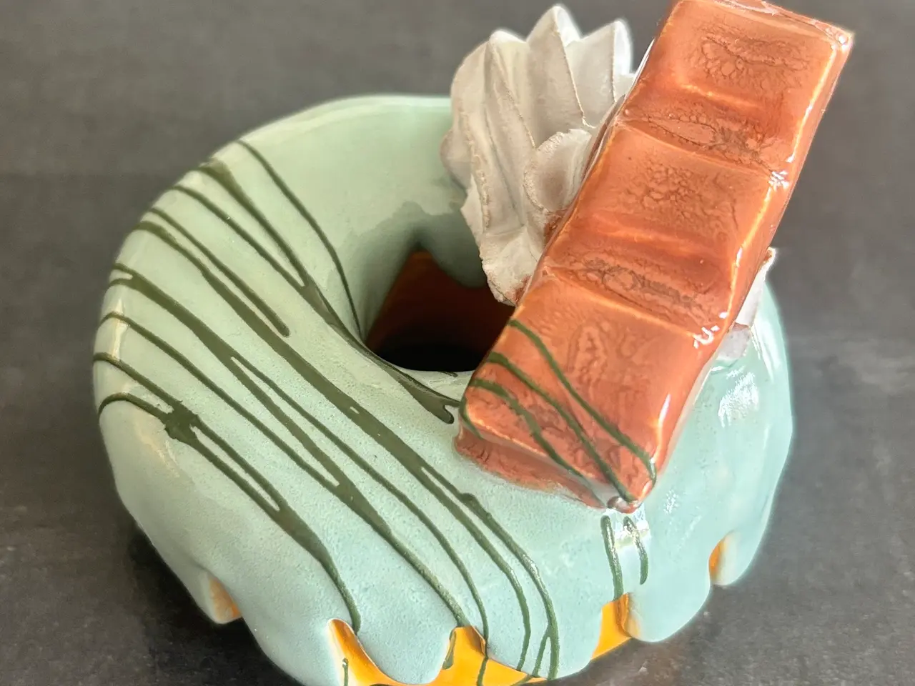 Billede 4 - Donuts håndlavet i keramik.