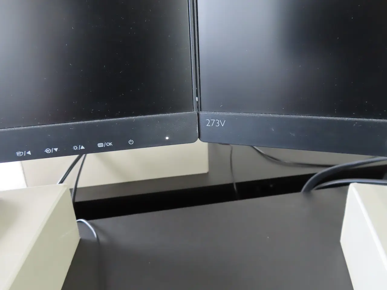Billede 4 - 2 stk. Computerskræme PHILIPS 273V, tastatur, mus, dockingstation