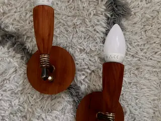 2 smukke teak væglamper i dansk retrodesign
