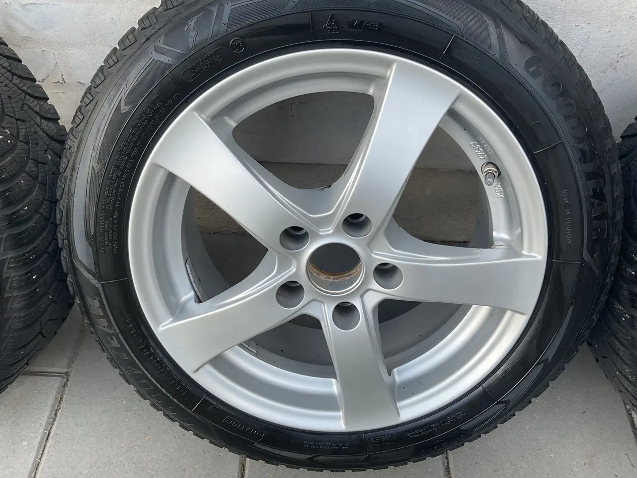 Billede 5 - Alufælge med Goodyear vinterdæk