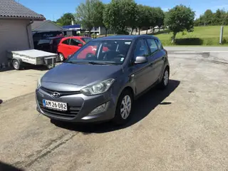 Hyundai i 20. 1,2 mpv  nysynet   2x 460 kr 