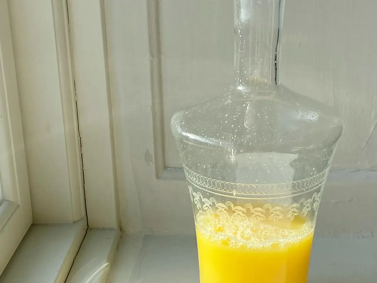 Billede 1 - Karaffel af klart glas m sirlige slibninger