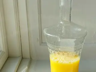 Karaffel af klart glas m sirlige slibninger