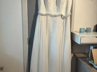 Mangler du en smuk kjole til dit bryllup, så er de