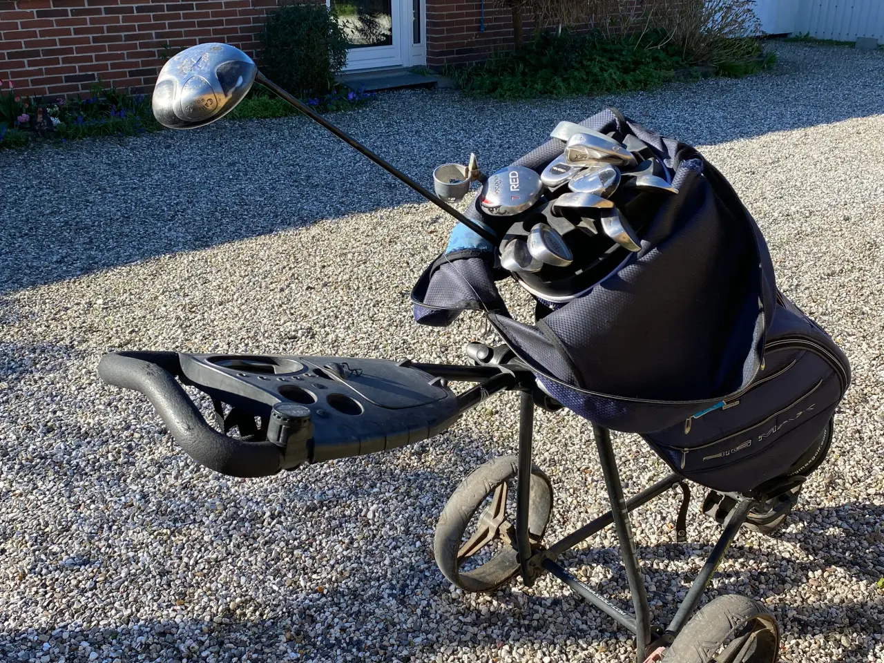 Billede 1 - Golfbag med bolde, drivere og køller og vogn