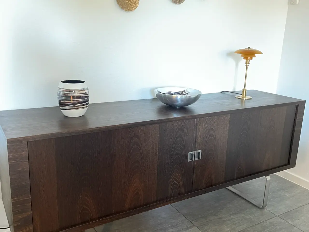 Billede 1 - Nyere Hans J. Wegner skænk i røget eg/olie