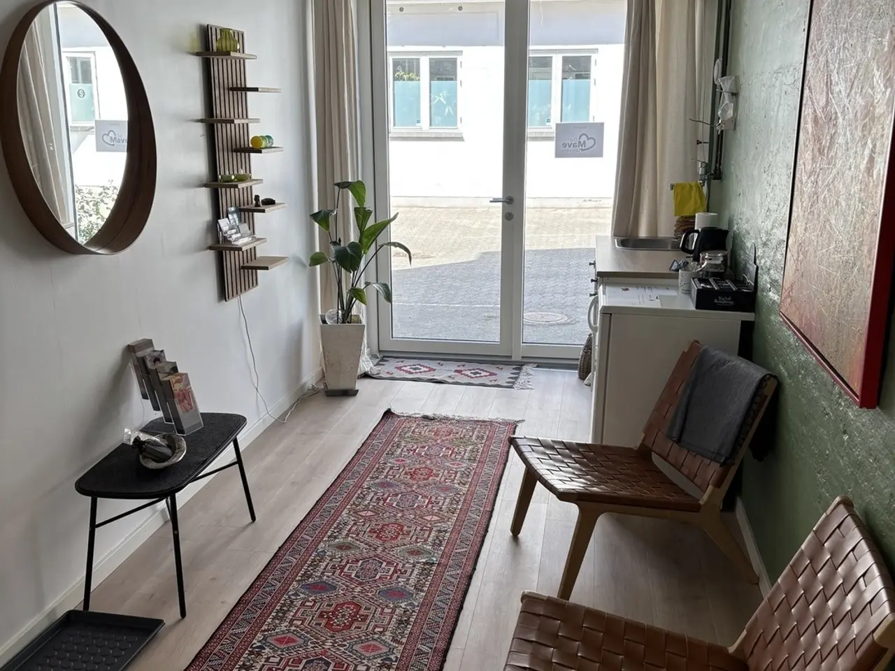 Billede 7 - Lyse kliniklokaler med plads til både samtaler og behandling