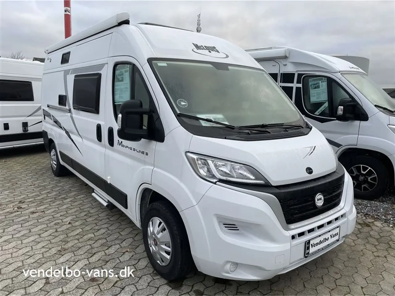 Billede 1 - 2025 - McLouis Menfys Van 03 S-Line Campervan med dobbeltseng UNDER 6 meter