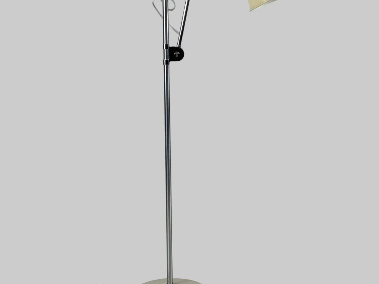 Billede 3 - GUBI Bestlite BL3 Gulvlampe – Hvid/Krom Ø21 cm