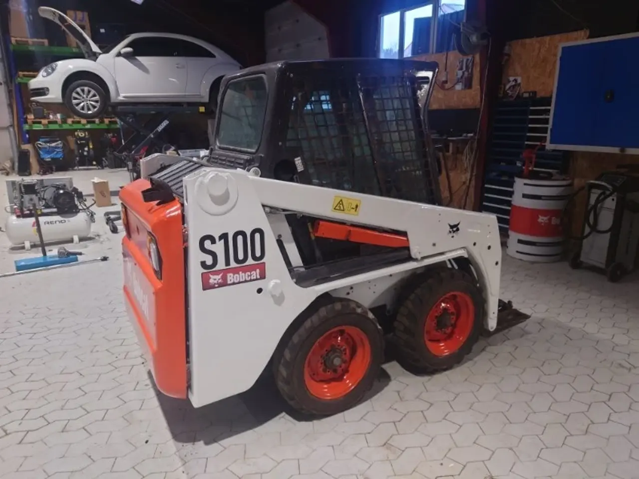 Billede 2 - BOBCAT S100 minilæsser incl skovl og greb.Årg 2020