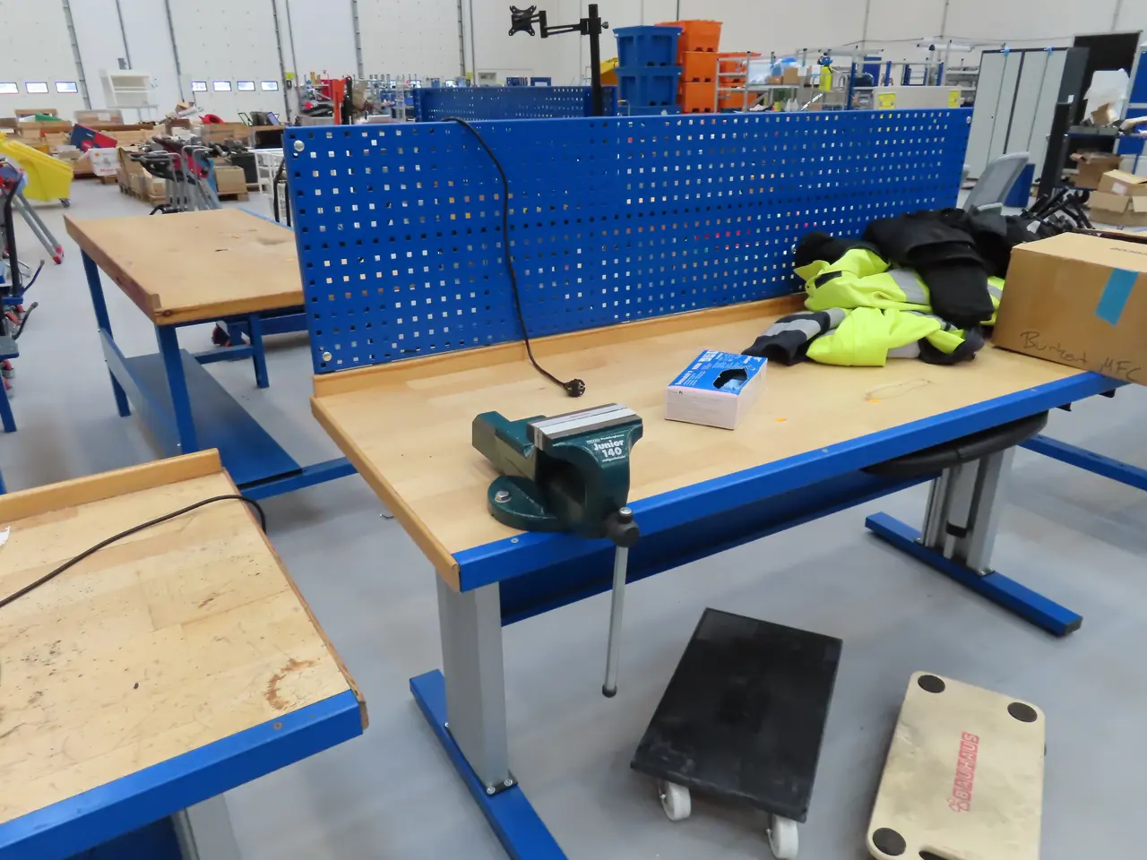 Billede 2 - El. Hæve/sænke arbejdsbord med skruestik RIDGID Junior 140