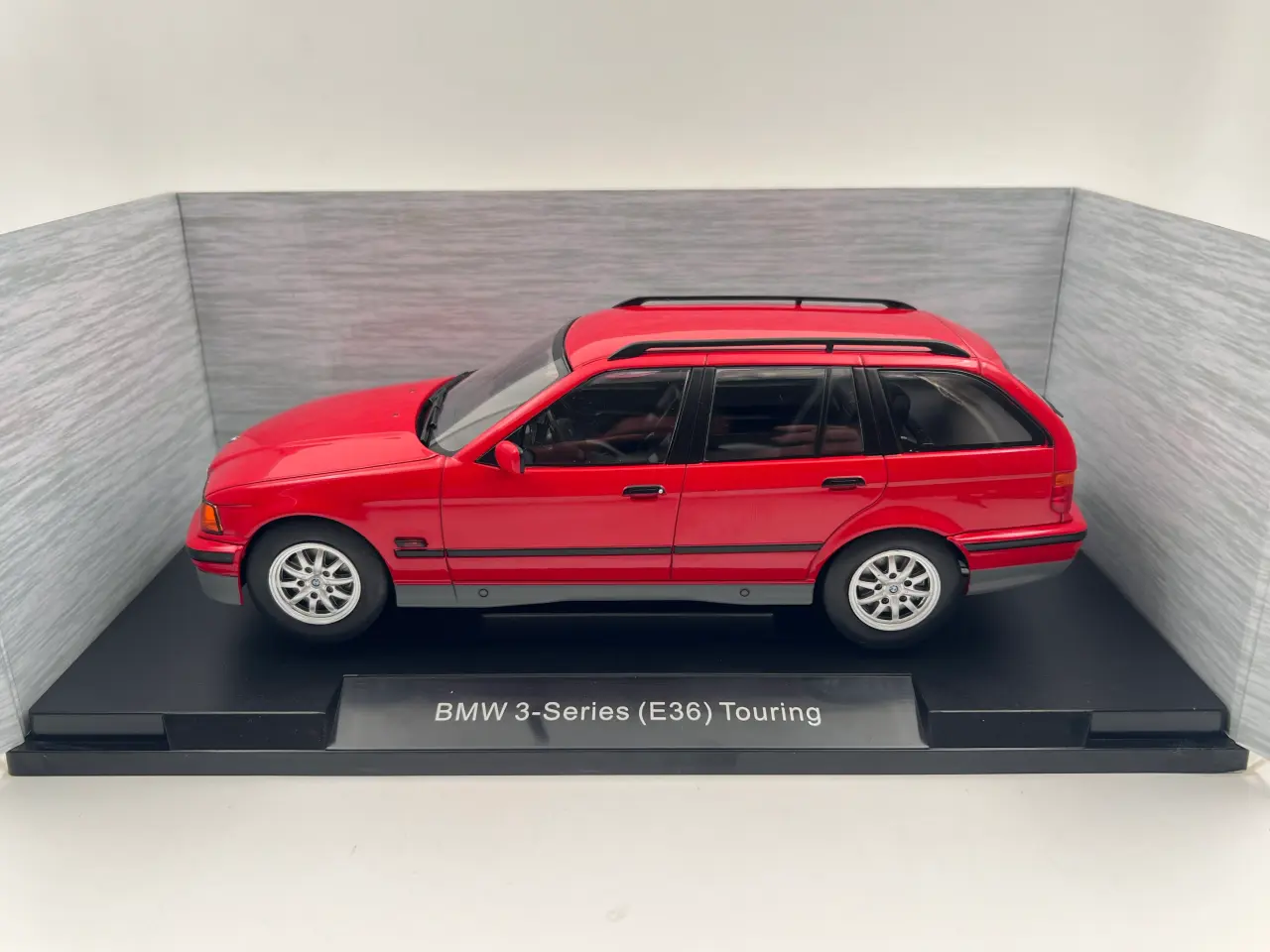 Billede 8 - 1995 BMW 320i Touring E36 1:18 Flot og detaljeret
