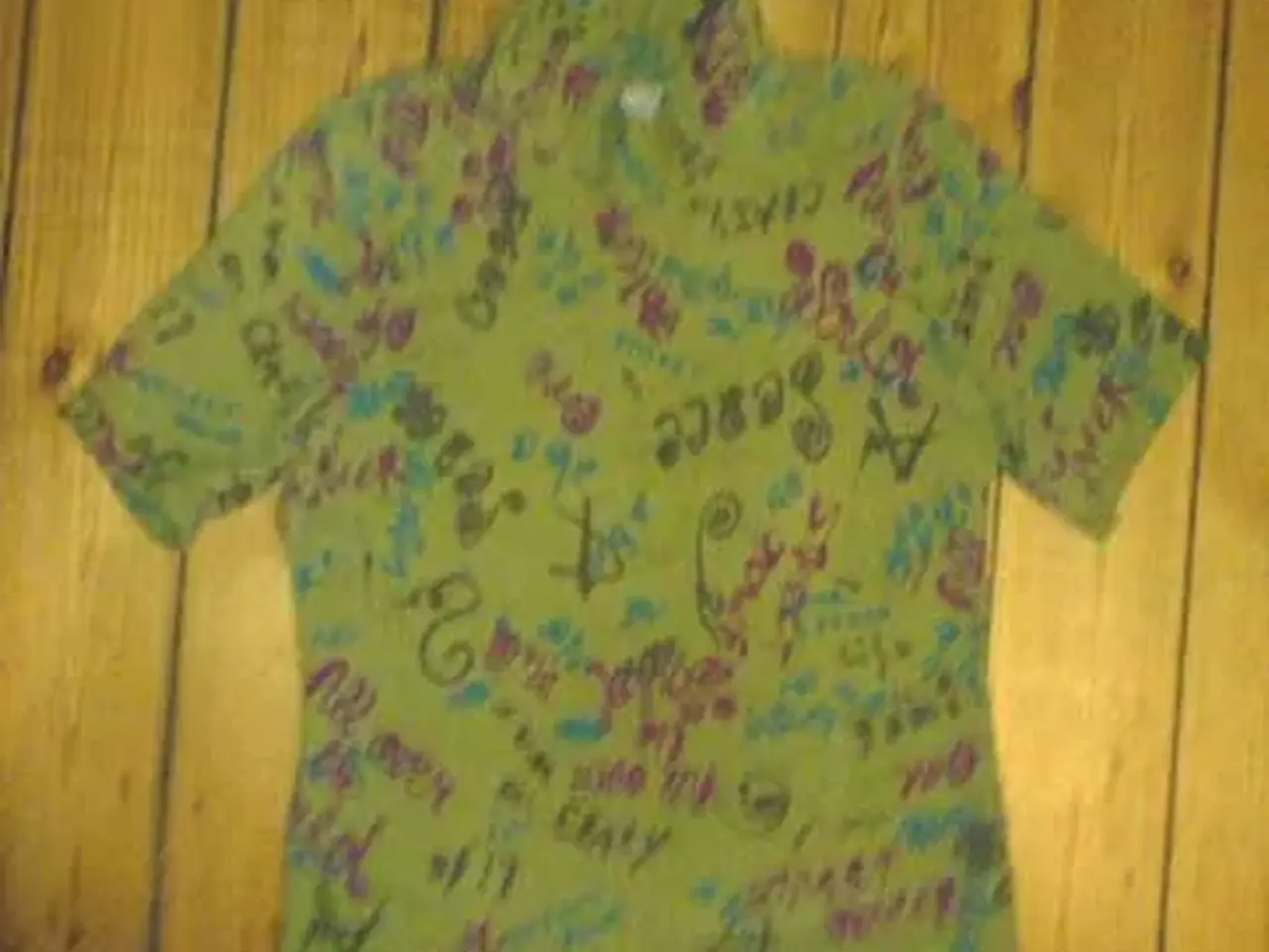 Billede 2 - T-shirt # Grafitti-mønster # Unika #