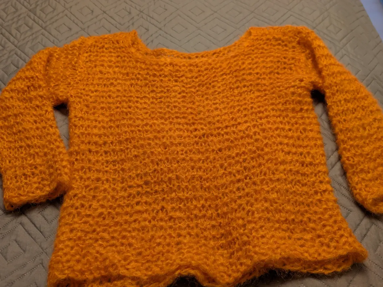 Billede 1 - Orange strik med top