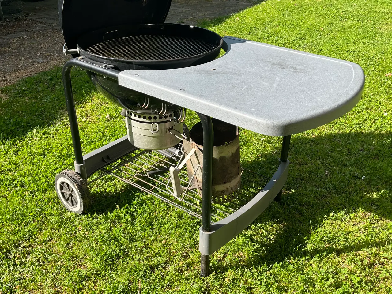 Billede 1 - Weber kuglegrill med bord
