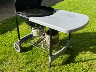 Weber kuglegrill med bord