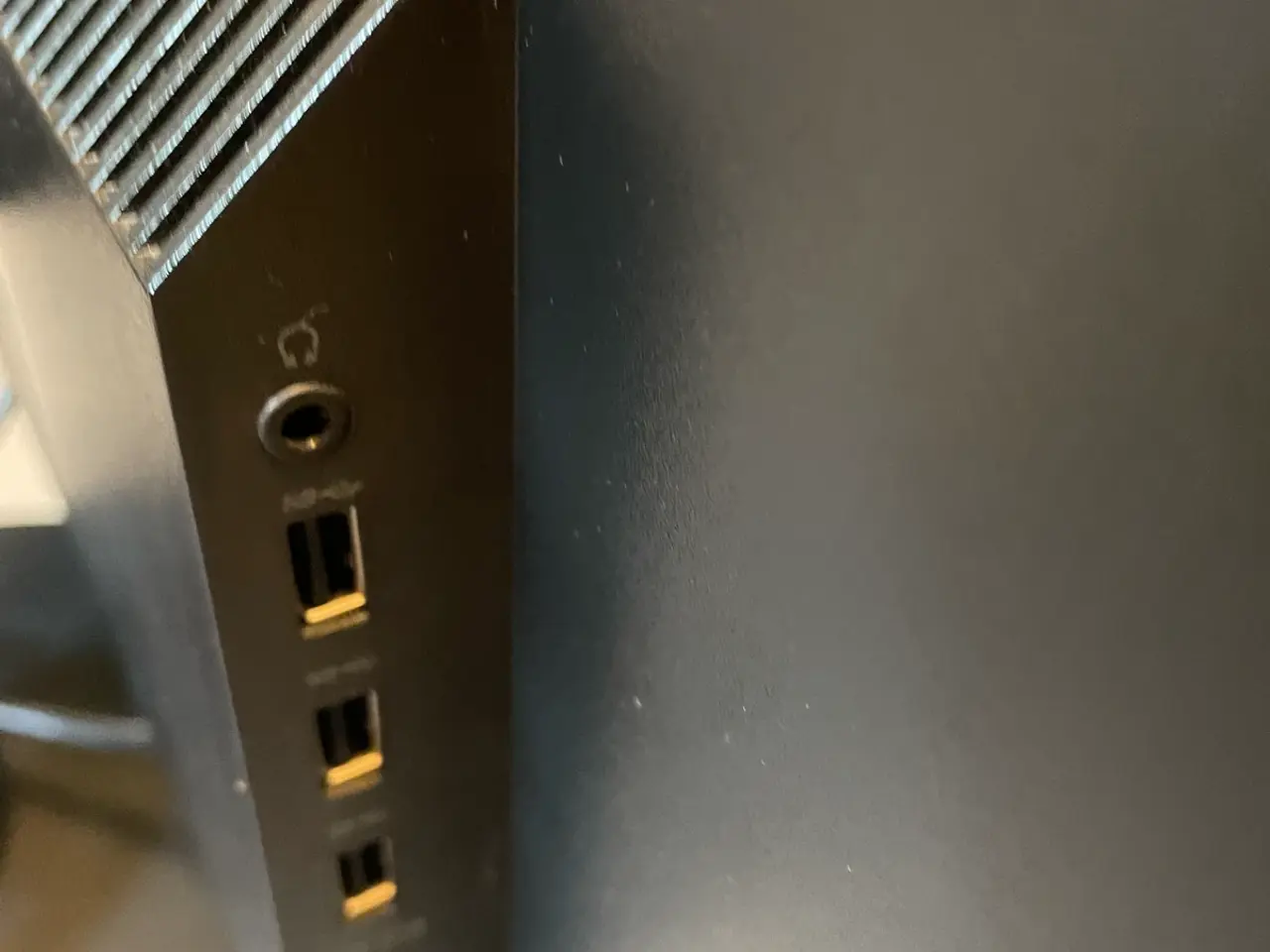 Billede 2 - Lenovo ThinkVision skærm 24" sort