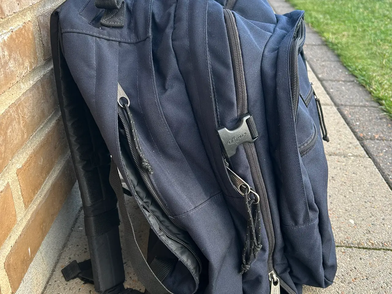 Billede 2 - Eastpak skoletaske med plads til computer