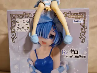 Anime figur (Rem) siddende (noodle stopper)