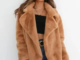 Jakke syet i habit-passform (Faux-Fur) I 3 farver