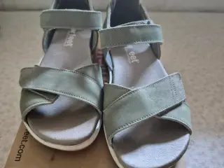 New feet sandaler