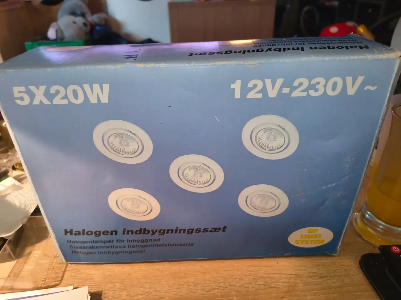 Billede 1 - 5 Indbygnings spot i hver kasse.