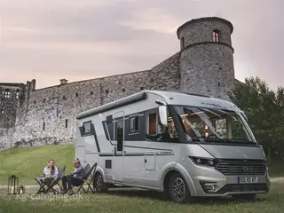 2027 - Adria Sonic SUPREME 700 DL HJEMTAGES PÅ BESTILLING Pris fra 1.254.900 kr. Mulighed for at bestille masser af ekstra udstyr