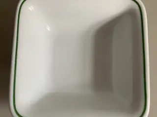 Firkantet skål med grøn kant