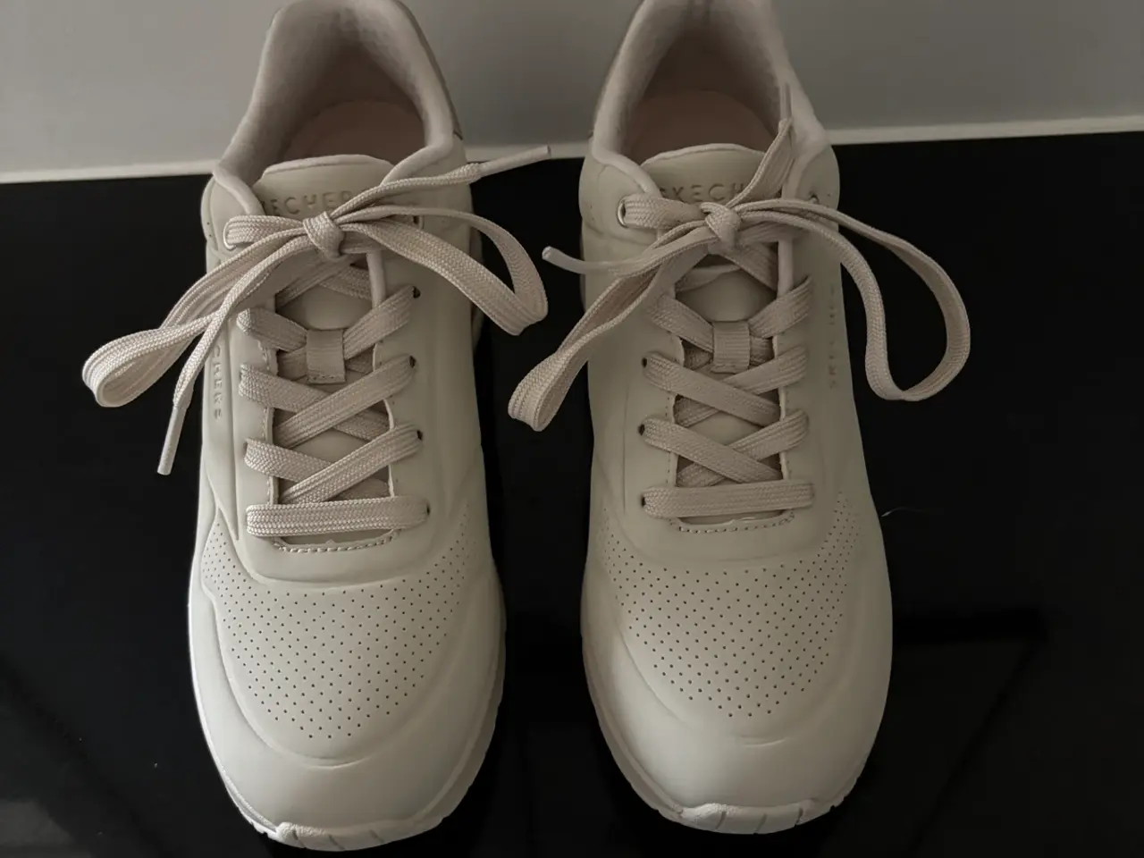 Billede 1 - Sketchers stand on air, str 38