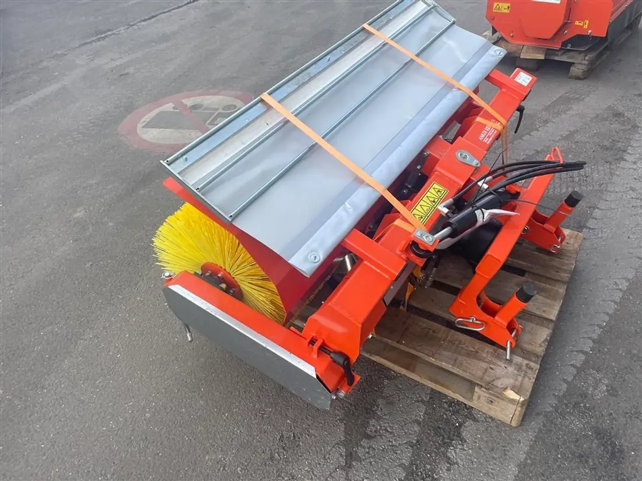 Billede 1 - Husqvarna Fejemaskine med sving 135cm